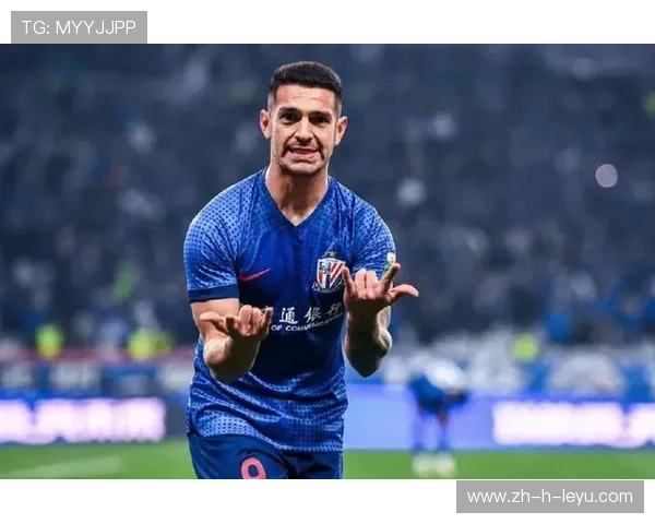 上海申花拉唐边路突破助攻建功：绿茵夜幕下的蓝白荣耀