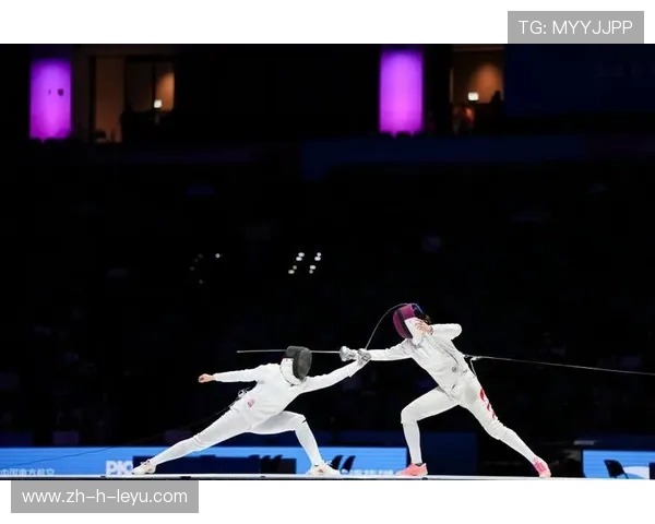 击剑选手闪击一剑制胜,速度肉眼跟不上